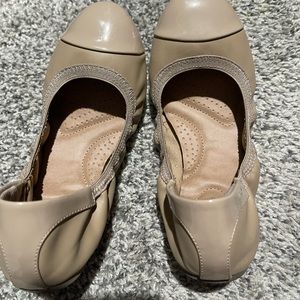Dexflex Comfort Ballet Flats, Size 8.5, Beige/Tan in color, Slip-on comfort